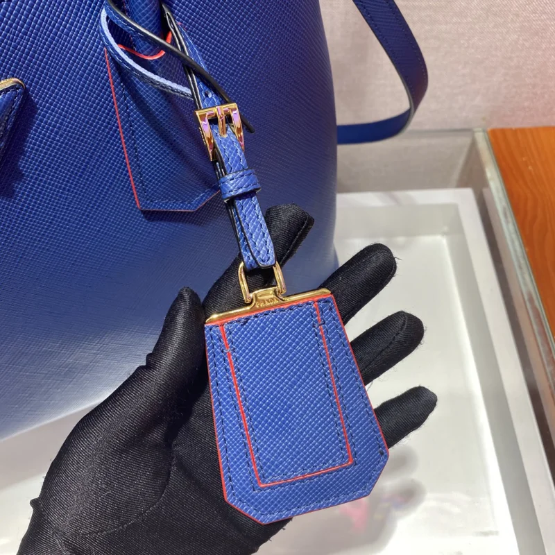 プラダバッグトートバッグコピー新作激安の新色がブルー入荷しました 1BG7756