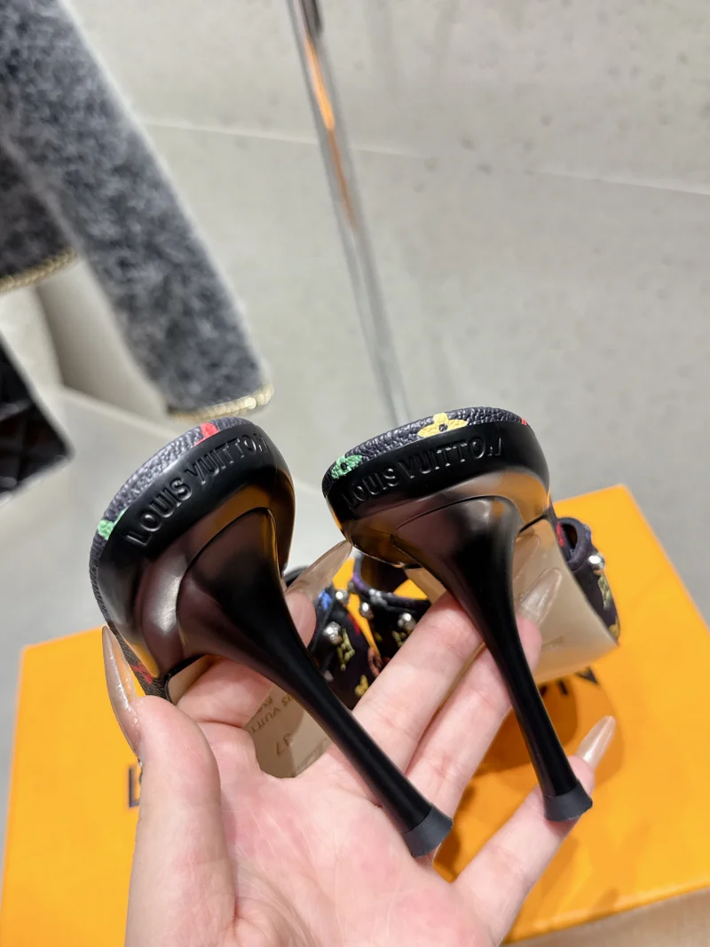 ルイヴィトン 2025年春夏新作豪華なスーパーコピーハイヒールサンダル 32040