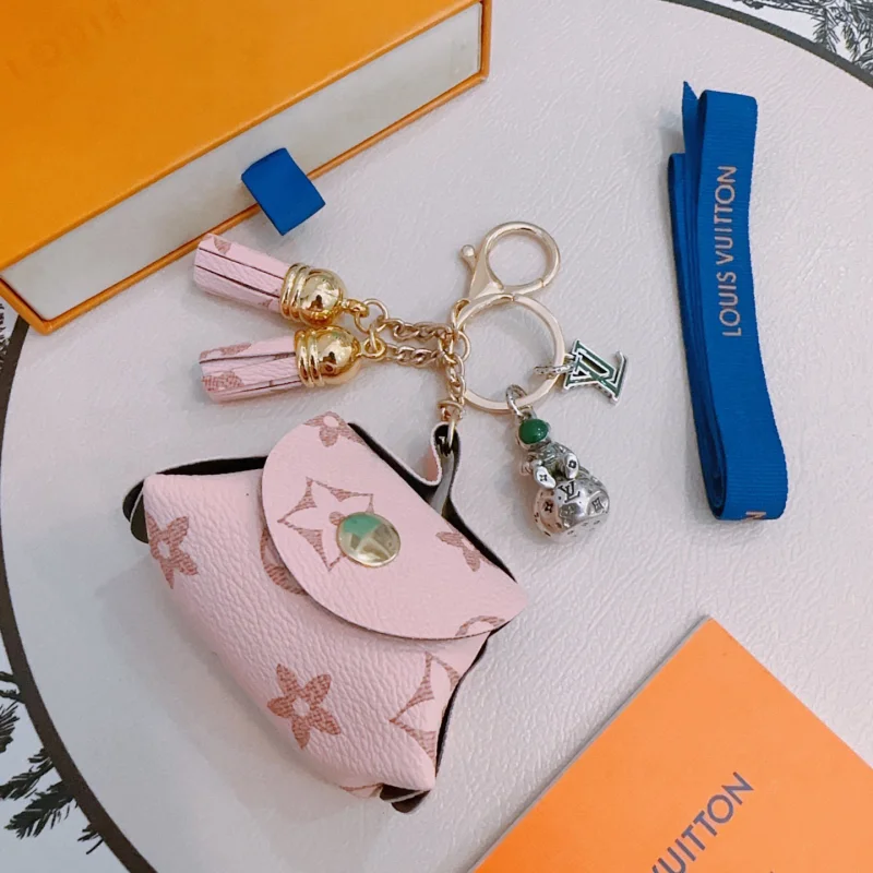 ルイヴィトンが偽物新品ピンクのプリントキーホルダーを発売 424393
