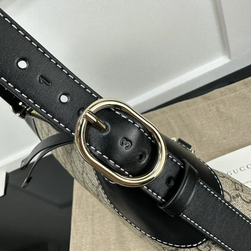 人気最高級ブランドのグッチショルダーバッグコピー実用品 815216-1