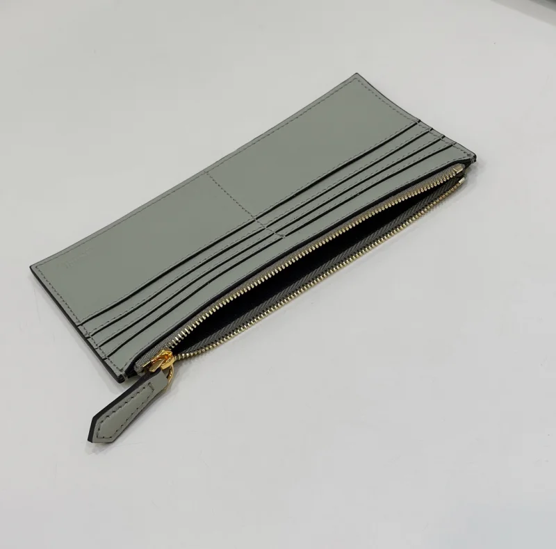 フェンディ キュートで持ち運びに便利なコピーバッグ偽物品専門店 8BS076