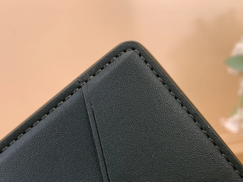 【超話題】ルイヴィトン新しい色メンズショートスーパーコピー財布 M27150信用第一