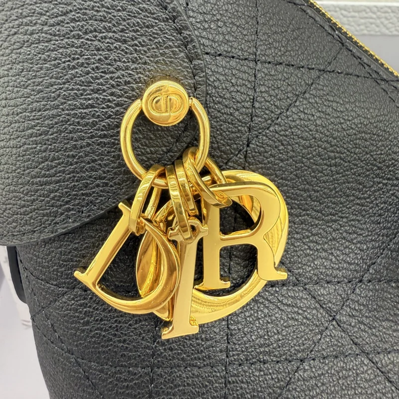 2026年早春シリーズの新商品ディオールバッグハンドバッグコピーヴォヤージュミディアム M2846