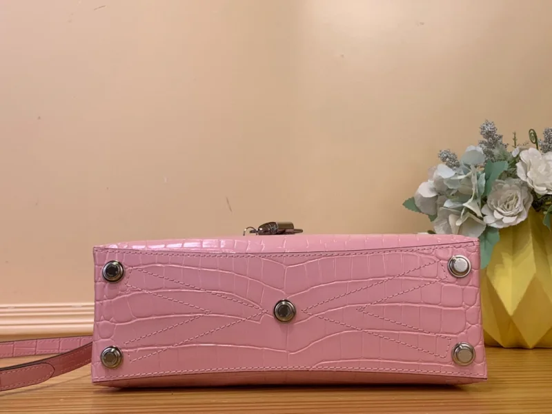 ルイヴィトンスーパーコピー通販ピンククロコダイルレザーバッグ N84718