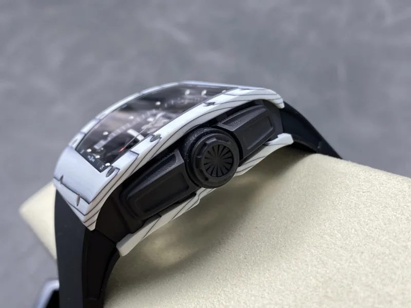 リシャールミル高品質ミラー カーボンファイバー スケルトンスーパーコピー時計 RM061