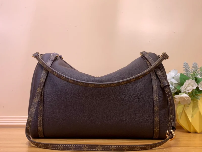 当店の新作ルイヴィトンバッグハンドバッグコピーレディース ミディアム ブラック ペブルド m26397