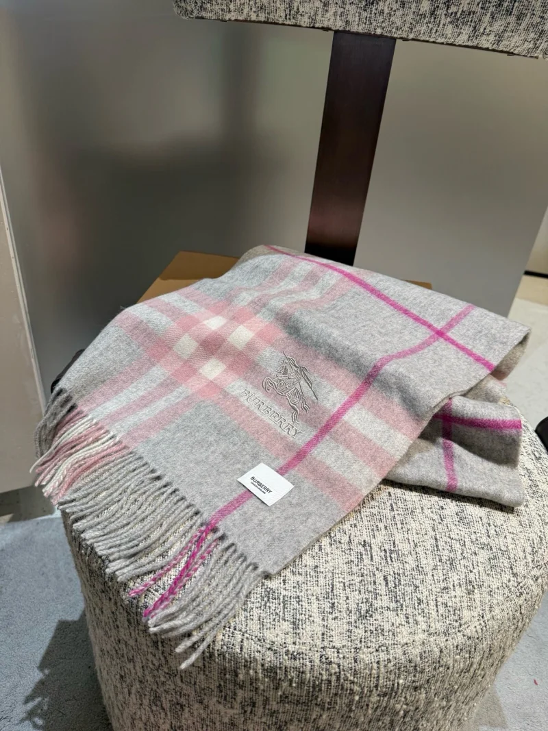 男女兼用の超高品質で最新のバーバリースーパーコピースカーフ 105669