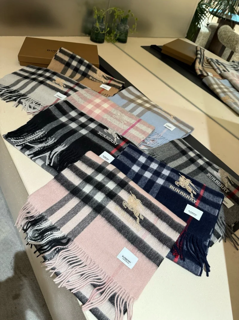男女兼用の超高品質で最新のバーバリースーパーコピースカーフ 105669