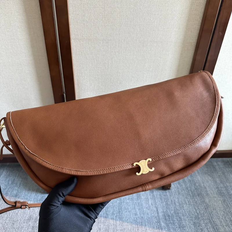 新作超かっこいいセリーヌハーフムーン柔らかく光沢のバッグ 124142-1