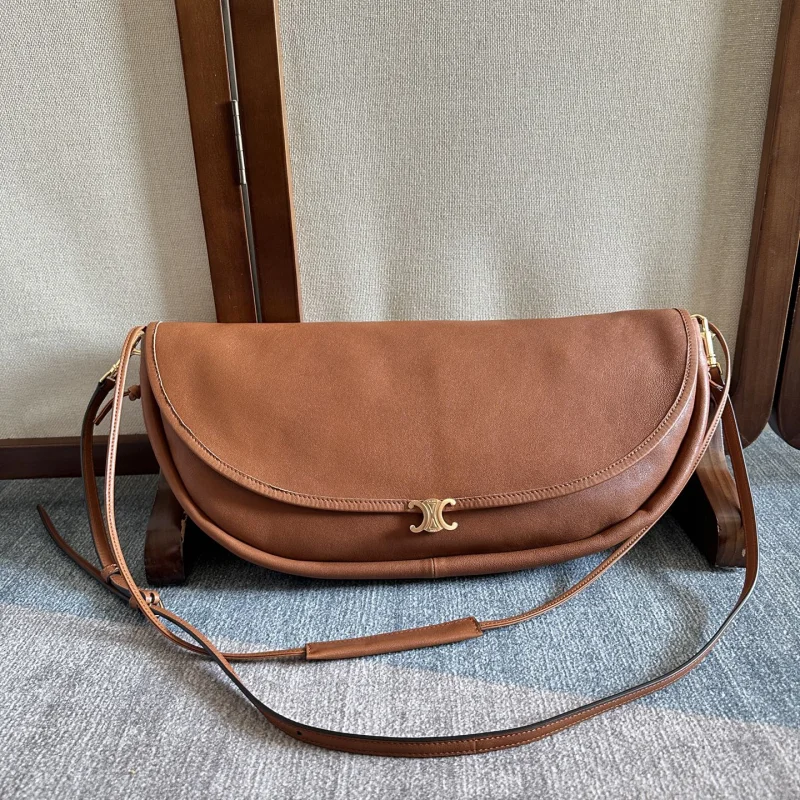 新作超かっこいいセリーヌハーフムーン柔らかく光沢のバッグ 124142-1
