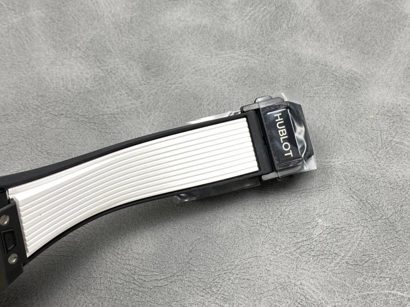 新商品ウブロビッグバンコピーウニコ スケルトン ダイヤル 421.CI.1170.RX時計BBF工場