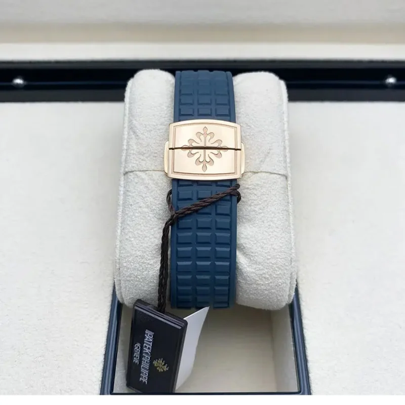 パテックフィリップ アクアノートコピーブランド精緻な時計製造 5261R-0011