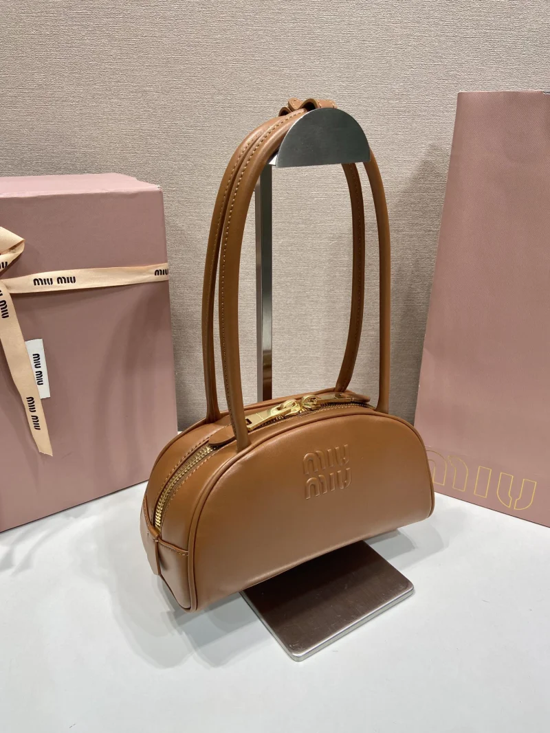 ミュウミュウ新商品バッグスーパーコピーボウリングスモール 5BB192-2現した商品です