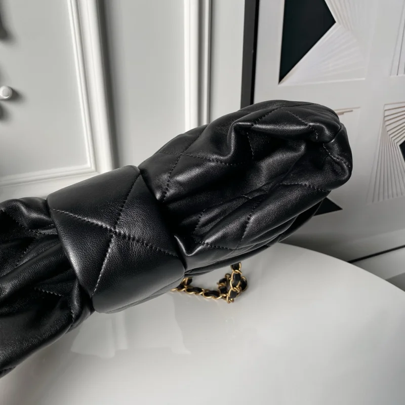 シャネル女子のバッグスーパーコピー店舗完壁な品質を維持 AS5851