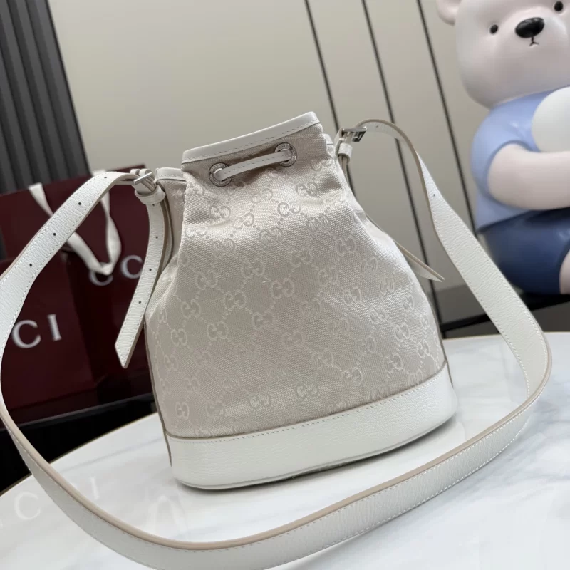 新作グッチバックパックコピーコレクション日常必需品を収納 875237