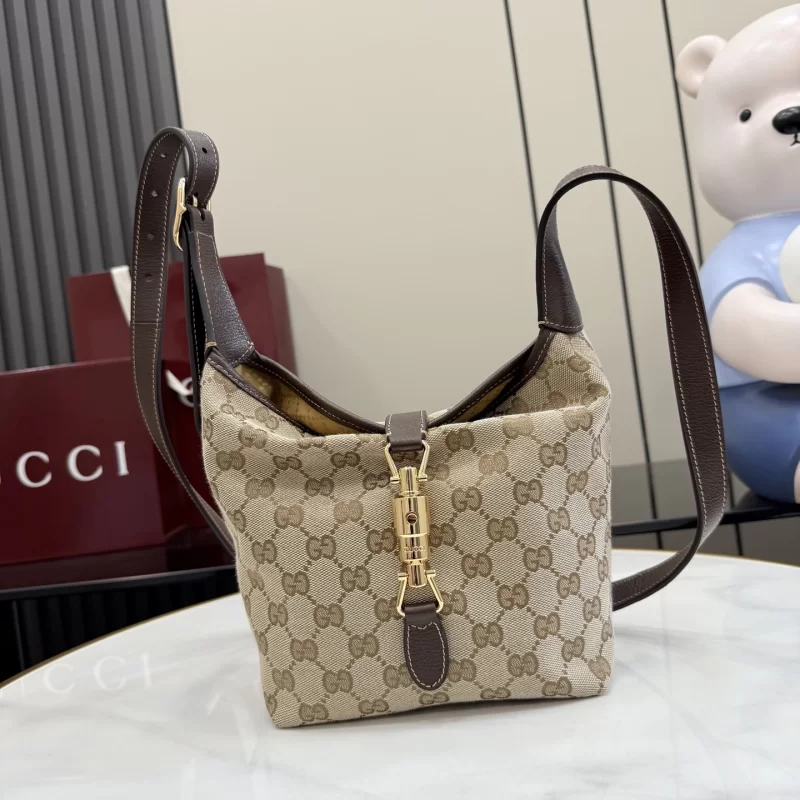 グッチバッグコピーA002LF正面