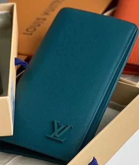 大人気!!新色ルイヴィトン ポルトフォイユ・ブラザ アエログラム コピー vux90783