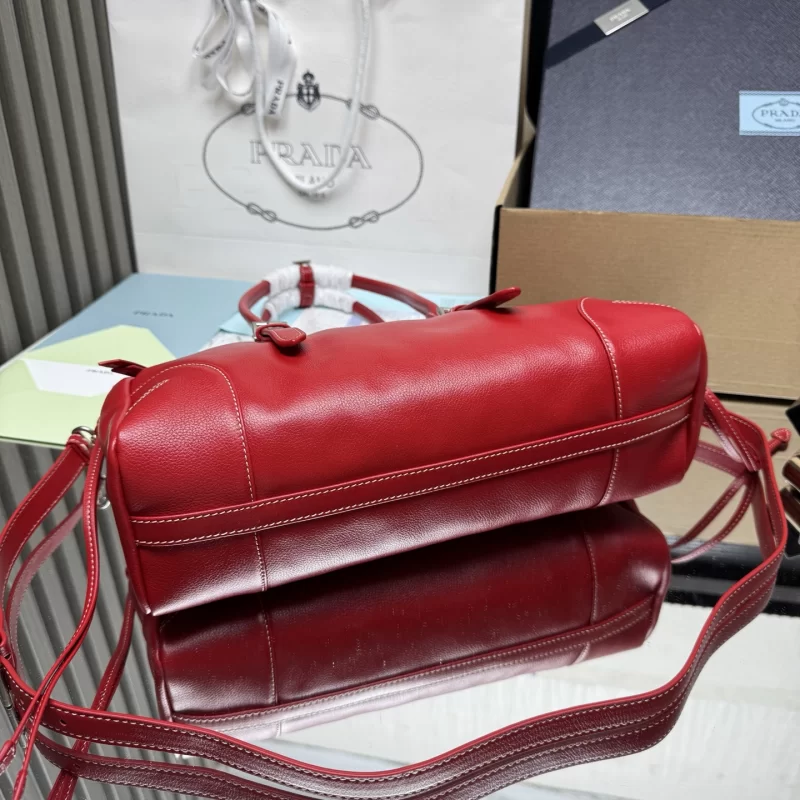 プラダコピー定番人気ボニー風 レッドカウレザー ボストン大容量ハンドバッグ 1BG628