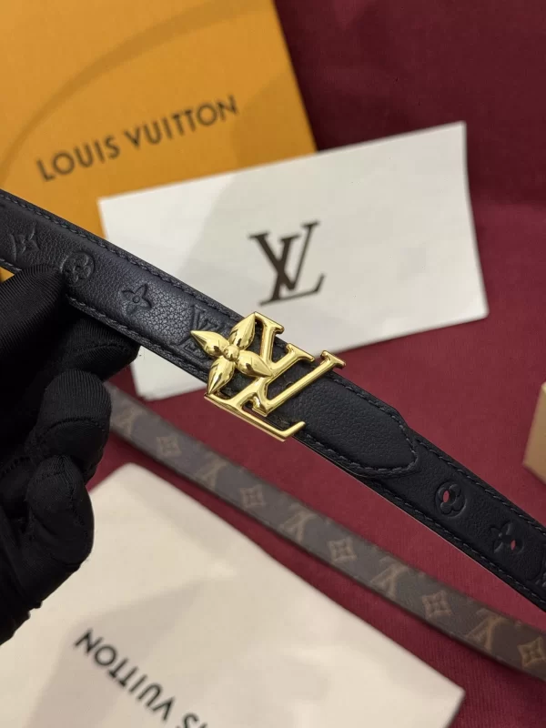 繊細で洗練されたルイ・ヴィトン日本一流の偽物リバーシブルベルト LV69588