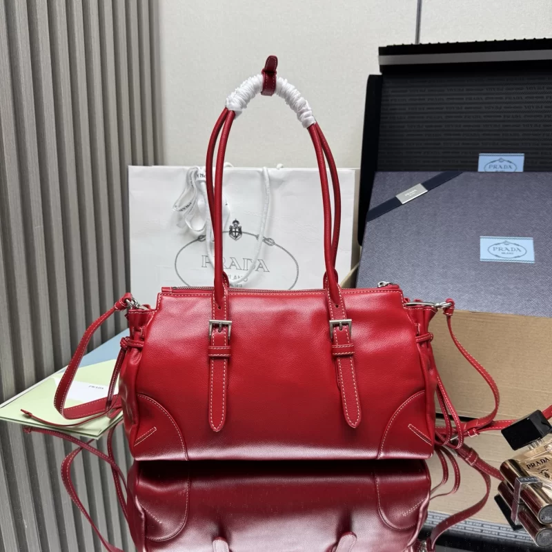 プラダコピー定番人気ボニー風 レッドカウレザー ボストン大容量ハンドバッグ 1BG628