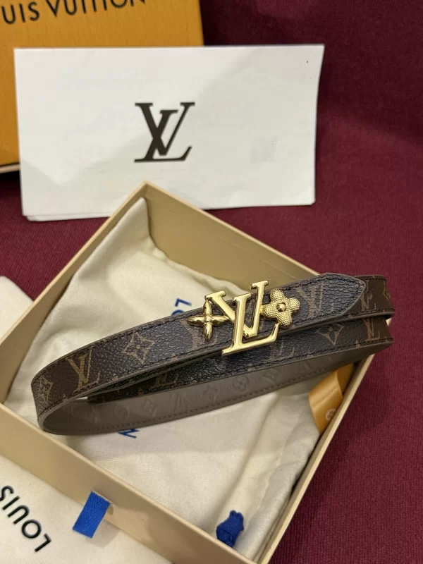 2026 年春夏のルイヴィトンコピーリバーシブルベルト LV900458