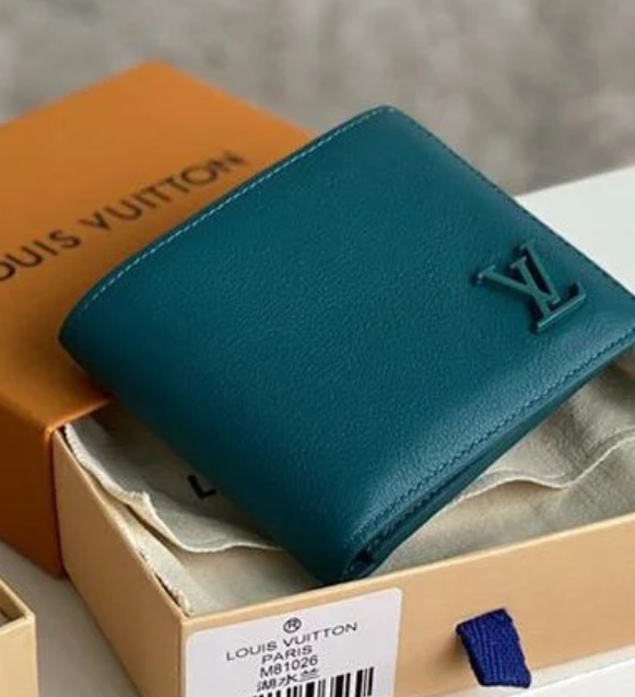目を惹くカラー◆​ルイヴィトン◆ ポルトフォイユ・ミュルティプル 偽物 vuy99593
