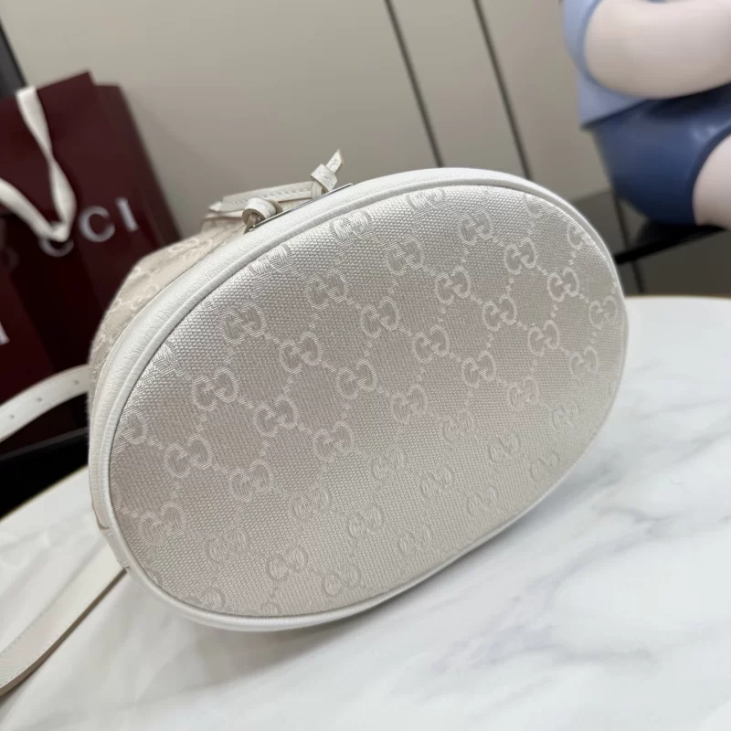 新作グッチバックパックコピーコレクション日常必需品を収納 875237