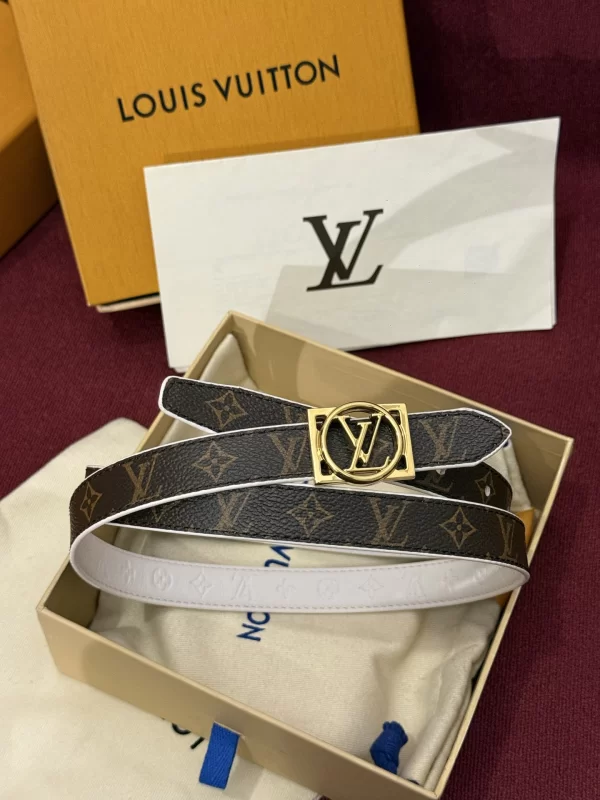 新作の繊細なルイ・ヴィトンコピーリバーシブルベルト最新型出現 LV900457