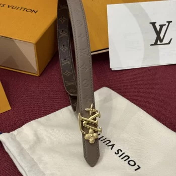2026 年春夏のルイヴィトンコピーリバーシブルベルト LV900458