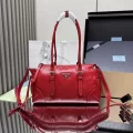 プラダコピー定番人気ボニー風 レッドカウレザー ボストン大容量ハンドバッグ 1BG628