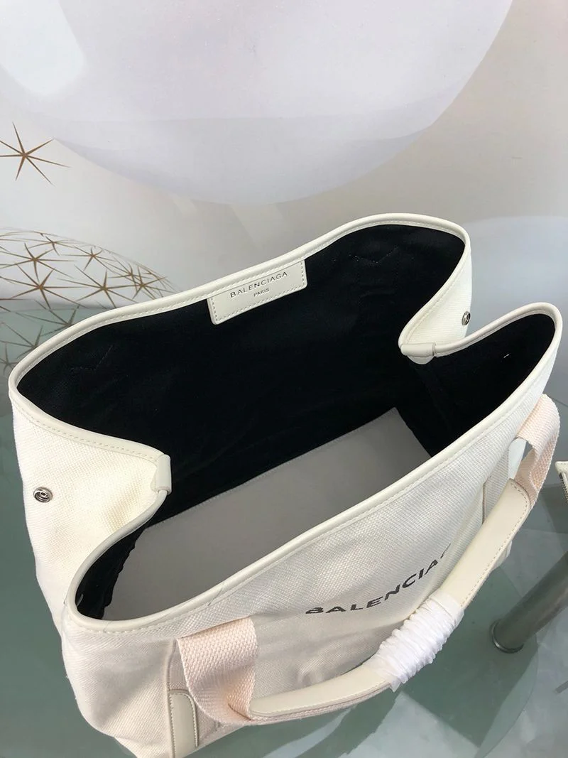 超希少!バレンシアガ ネイビーカバ コピー M マザーズバッグにも ベージュ 3399332HH3N2762