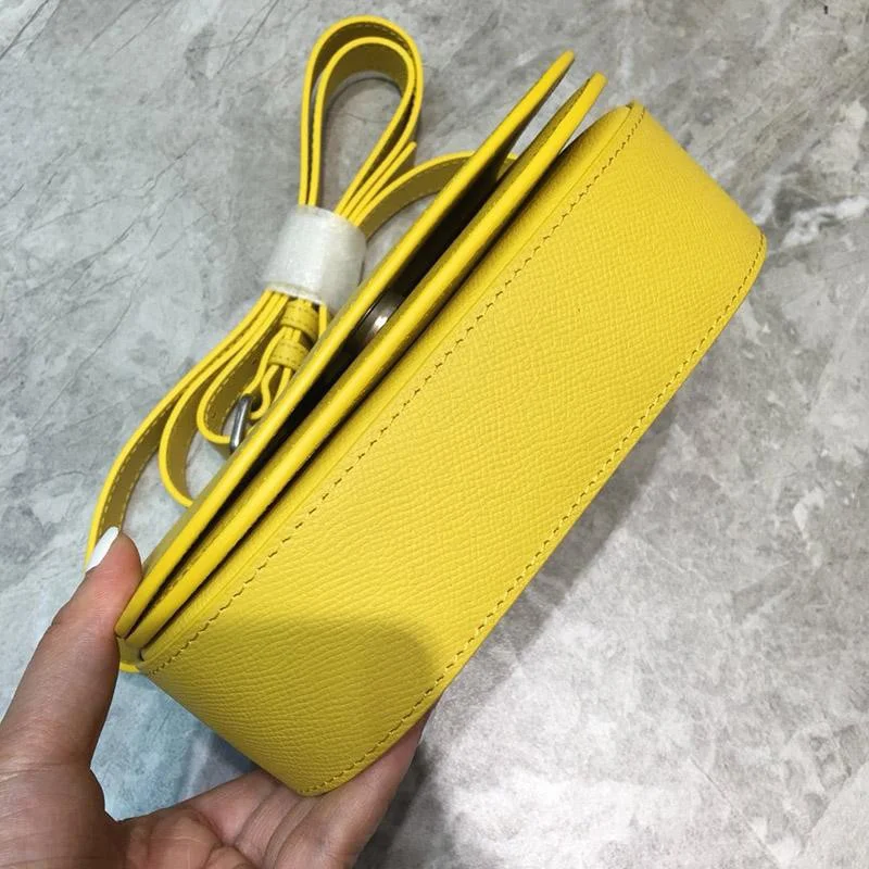 大人気!新色☆希少 バレンシアガ ショルダーバッグ コピーカメラバッグ bag83787