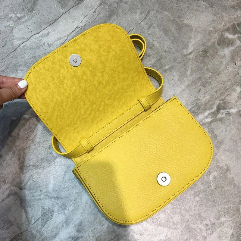 大人気!新色☆希少 バレンシアガ ショルダーバッグ コピーカメラバッグ bag83787