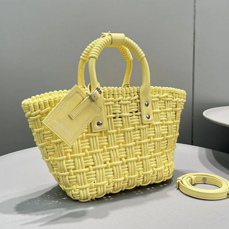 【バレンシアガ】BISTRO XS ストラップ付き バスケット 偽物 bah96239