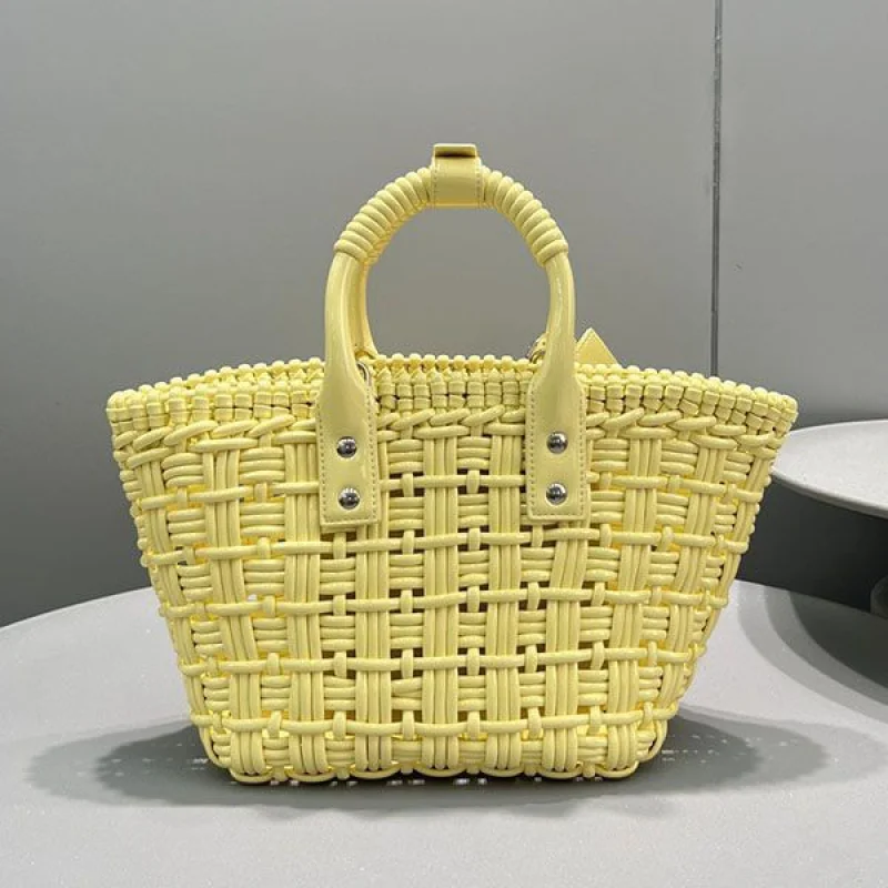 【バレンシアガ】BISTRO XS ストラップ付き バスケット 偽物 bah96239