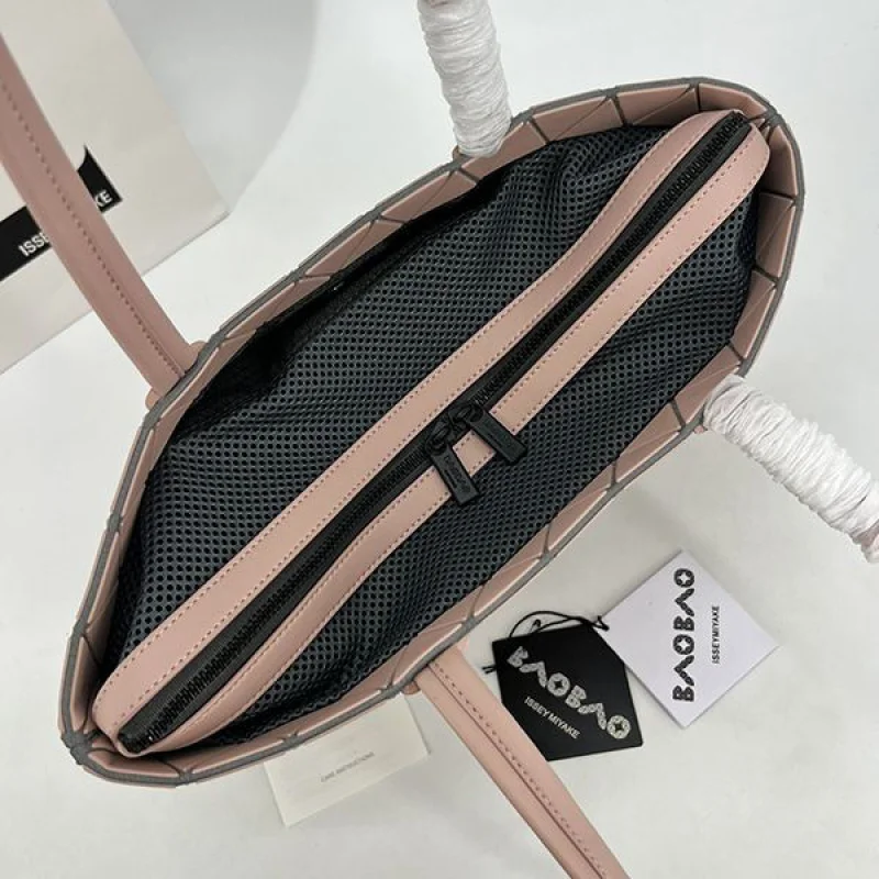 送料込BAOBAO ISSEY 偽物 MIYAKE カルトン メタリック バッグ bae74241