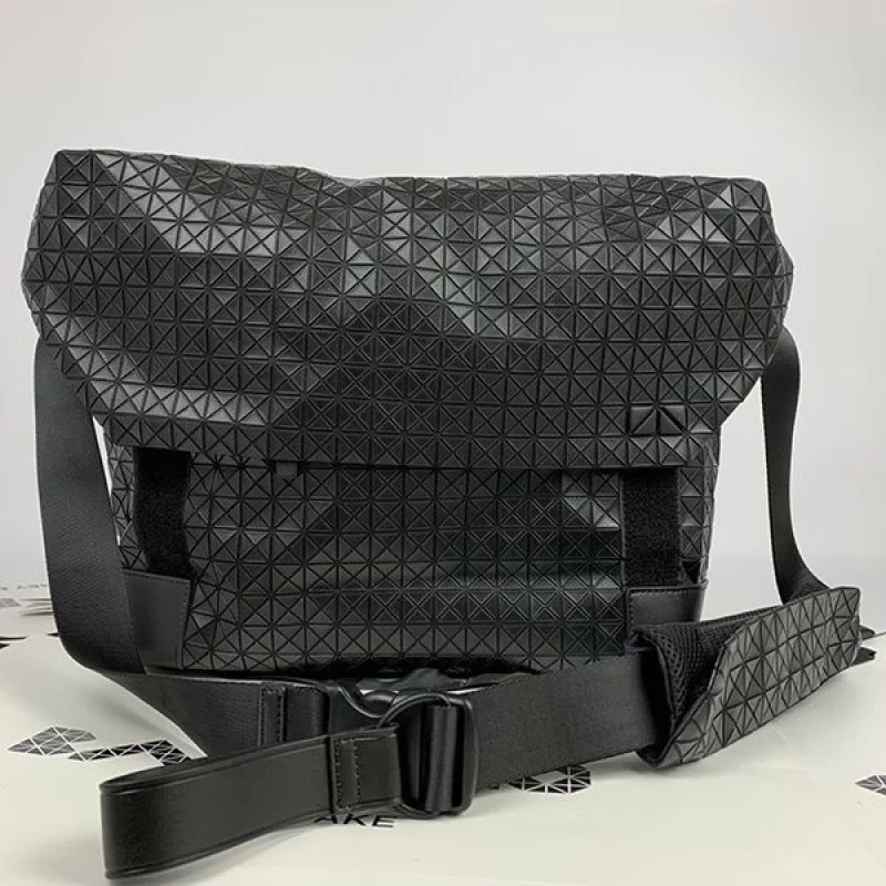 定番バオバオイッセイミヤケ 偽物 ショルダーバッグ bab75575