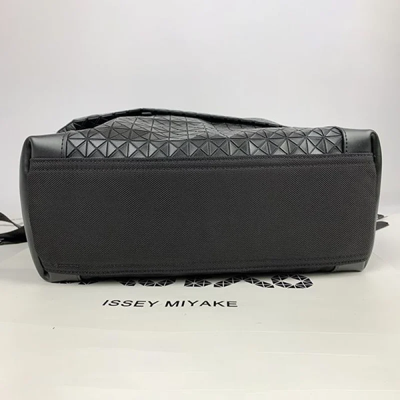 定番バオバオイッセイミヤケ 偽物 ショルダーバッグ bab75575