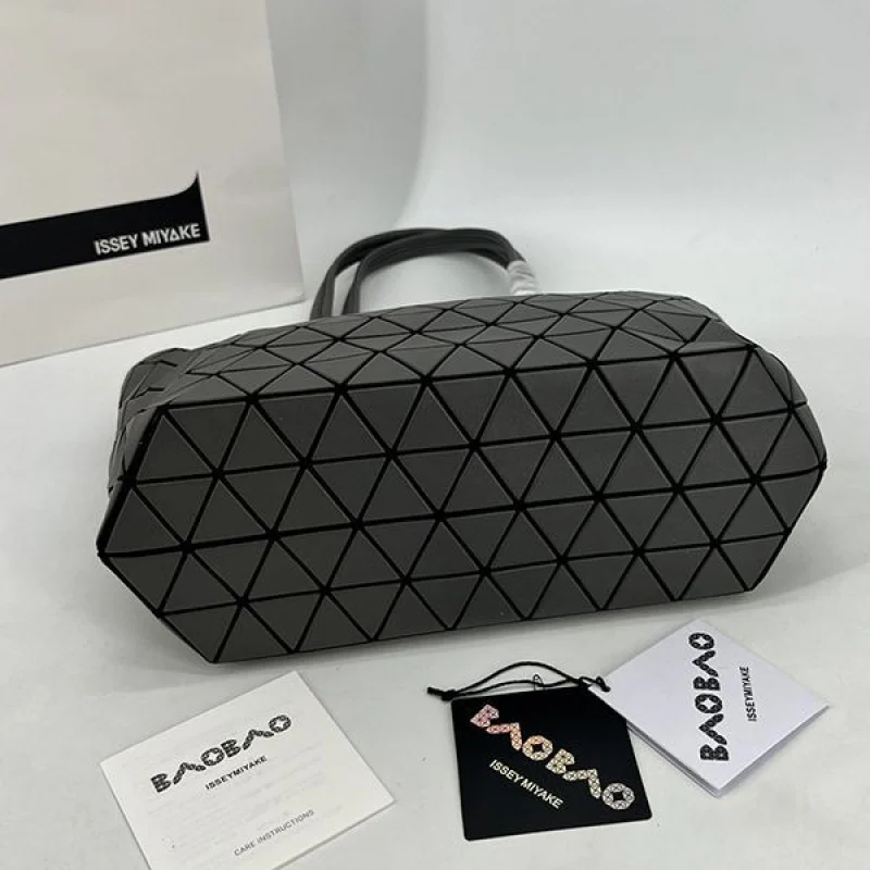 送料込BAOBAO ISSEY 偽物 MIYAKE カルトン メタリック バッグ bae74241
