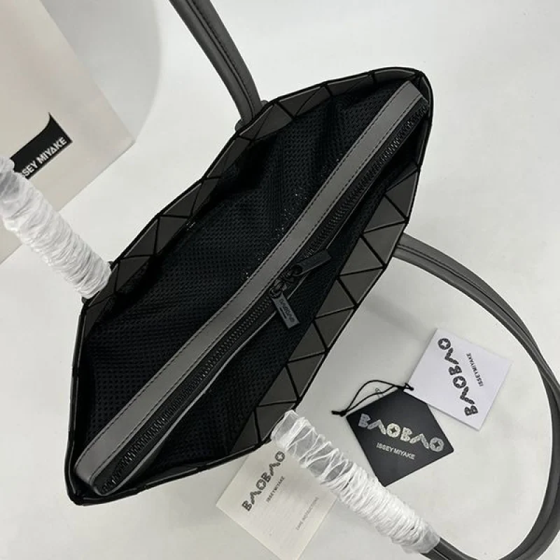 送料込BAOBAO ISSEY 偽物 MIYAKE カルトン メタリック バッグ bae74241
