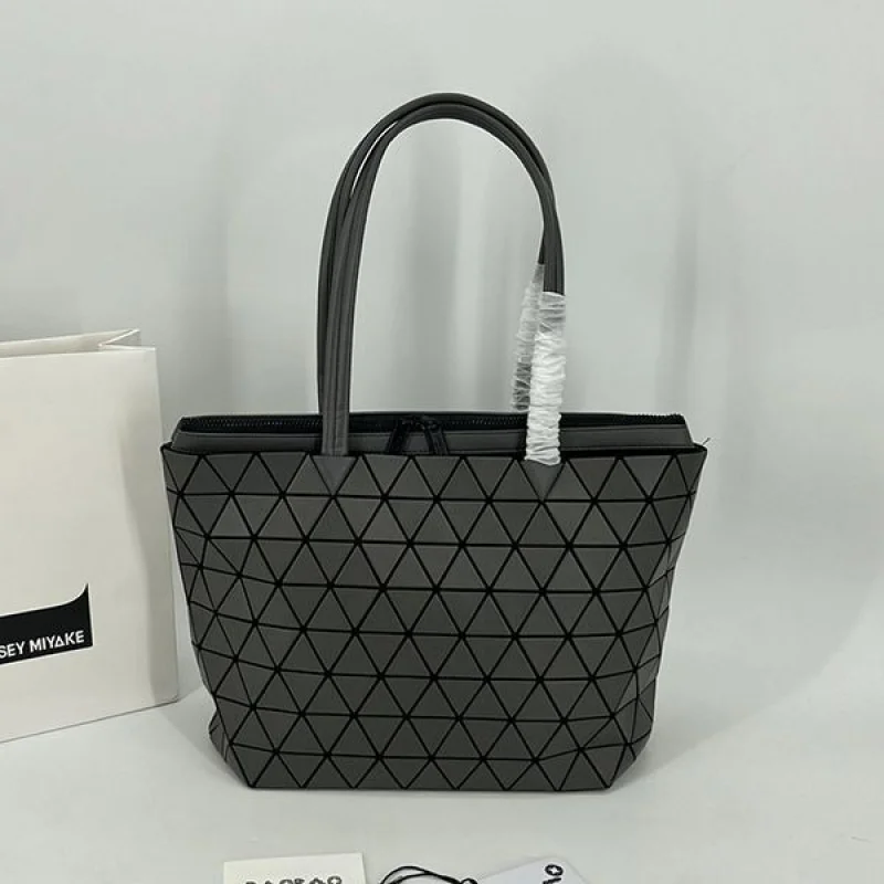 送料込BAOBAO ISSEY 偽物 MIYAKE カルトン メタリック バッグ bae74241