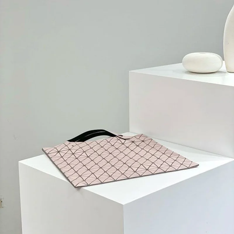 【BAOBAO ISSEY MIYAKE】クロスボディバック 偽物 bal07497