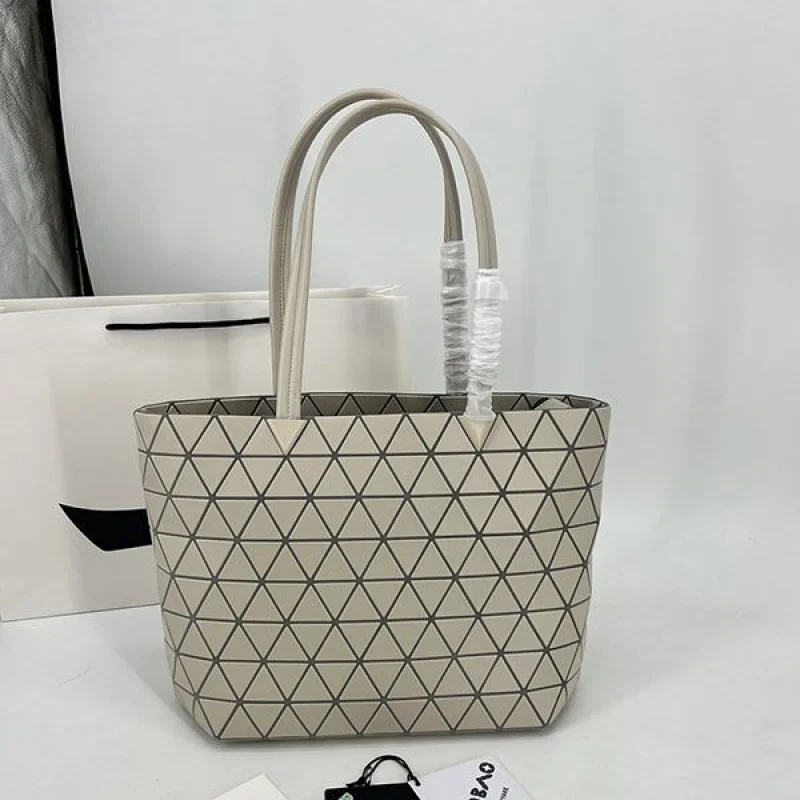 入手困難BAOBAO ISSEY コピー MIYAKE カルトン メタリック バッグ bao54459