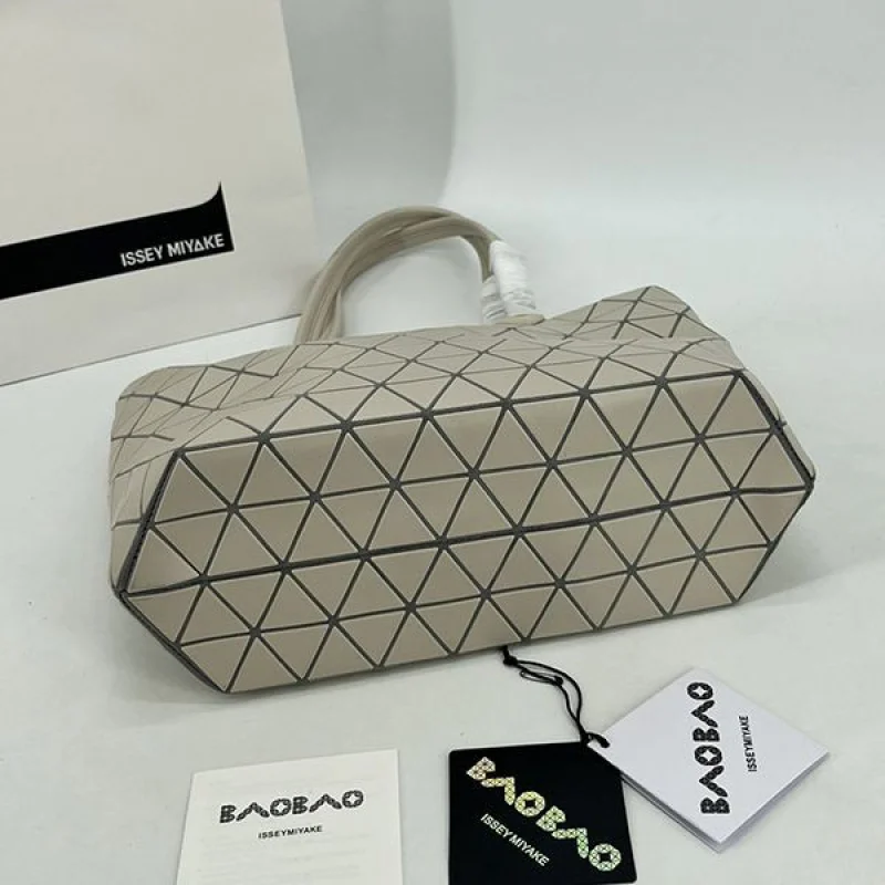 入手困難BAOBAO ISSEY コピー MIYAKE カルトン メタリック バッグ bao54459