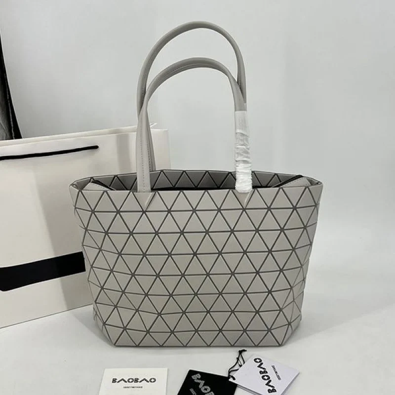 送料込BAOBAO ISSEY 偽物 MIYAKE カルトン メタリック バッグ bae74241