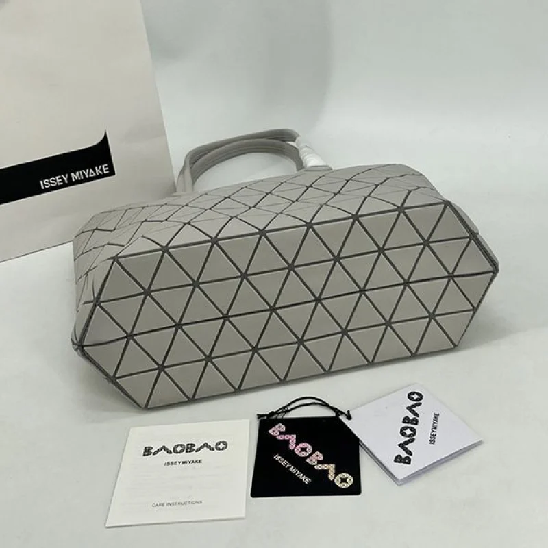 送料込BAOBAO ISSEY 偽物 MIYAKE カルトン メタリック バッグ bae74241