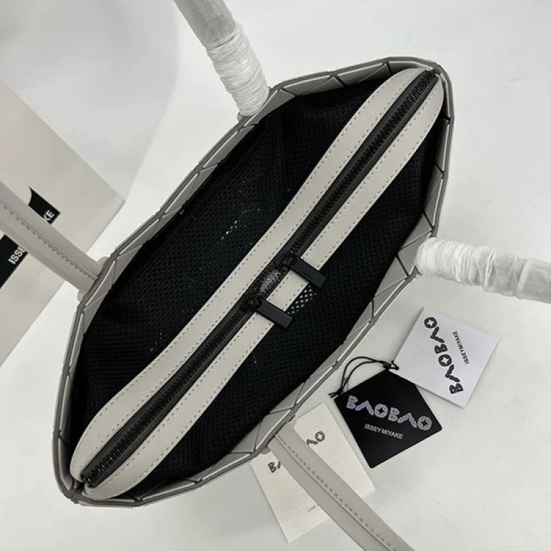 送料込BAOBAO ISSEY 偽物 MIYAKE カルトン メタリック バッグ bae74241