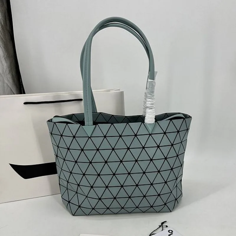 送料込BAOBAO ISSEY 偽物 MIYAKE カルトン メタリック バッグ bae74241