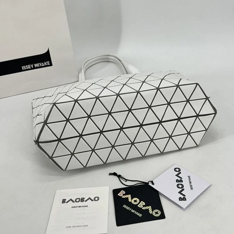 セレブ多数愛用BAOBAO ISSEY スーパーコピー MIYAKE カルトン メタリック バッグ baz43693