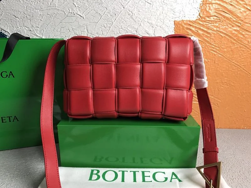 春もの新作ボッテガヴェネタ パデットカセット コピー ショルダーバッグ チリ 591970V13Y18901